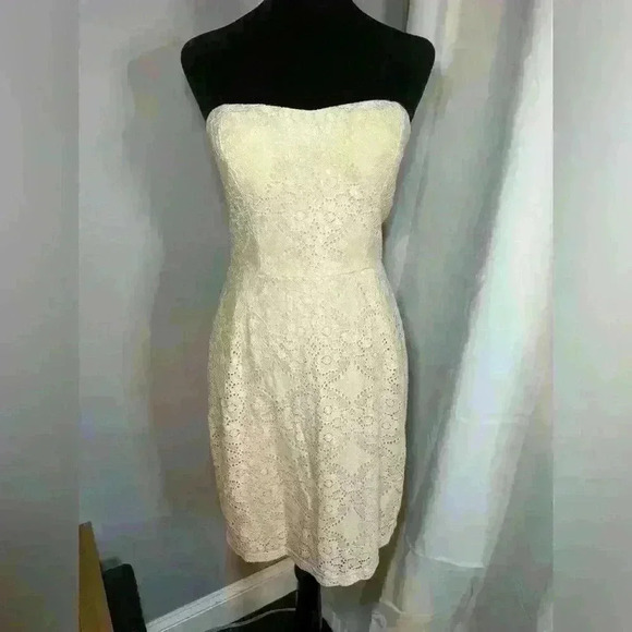 Lulu’s Cream Eyelit Strapless Dress with pads - size small - Picture 1 of 4